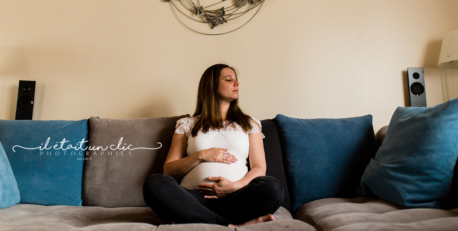 séance photo grossesse bruxelles - reportage photo de maternité - photos femme enceinte belgique - il était un clic photographie - photographe famille brabant wallon - photo grossesse lifestyle